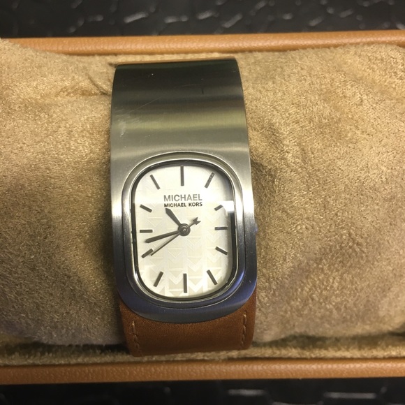 Michael Kors Women’s Watch - Picture 4 of 4